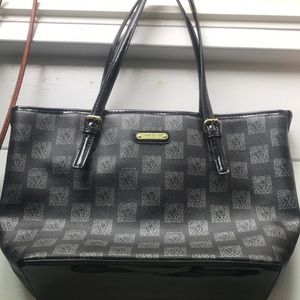 Hey guys. I’m selling some of my stuff. Text me